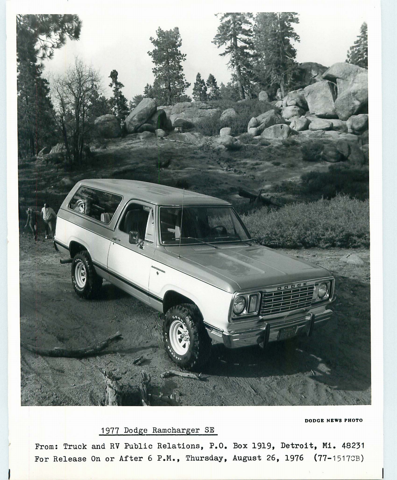 n_1977 Dodge Ramcharger PR Photo-18.jpg